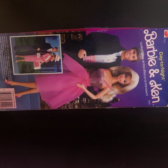 ICONIC DAY TO NIGHT BARBIE! New in box but box is damaged - see pics. - Picture 4 of 8